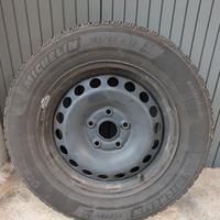 4 gomme invernali Michelin 195/65 R15 con cerchi 