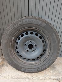 4 gomme invernali Michelin 195/65 R15 con cerchi 