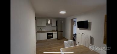 SI AFFITTA ,700 m dal centro per periodo estivo