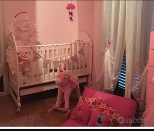 Culla bianca in legno con brillantini con orso