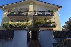 Appartamento di 75 m² con 3 locali e box auto a Ro