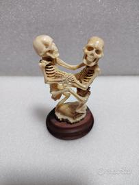 Statua scultura scheletro