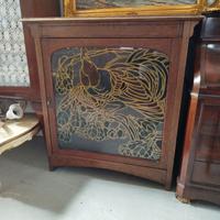 Credenza in legno con vetro serigrafata a colori
