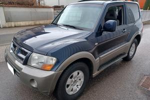Mitsubishi Pajero 2.5 TDI 3p. Invite