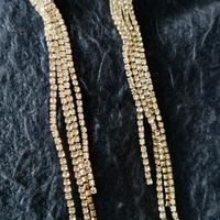 Orecchini pendenti dorati con strass 