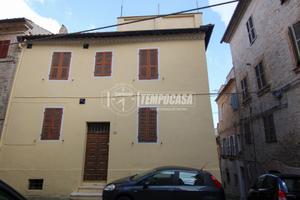 CASA SINGOLA IN CENTRO STORICO CON VISTA MARE
