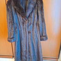 Elegantissima pelliccia di visone maschio grigio s