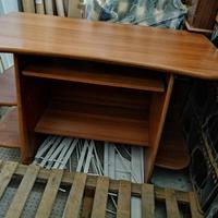 Scrivania in legno come nuova