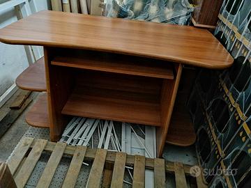 Scrivania in legno come nuova