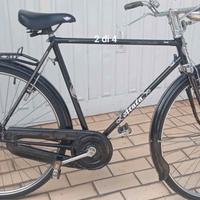 Bici vintege da vetrina con freni a bacchetta 