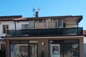 Privato vende negozio uso laboratorio/ magazzino