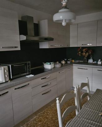 Cucina con piano a induzione