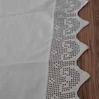 Tre bordi artigianali all'uncinetto. Nuovi