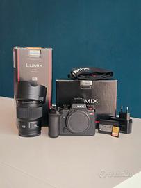Lumix S5 II + obiettivo Lumix S 35mm f1.8 + SD