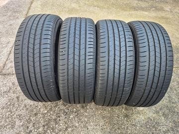 4 Gomme. 215 / 55 / R 18  Estive 