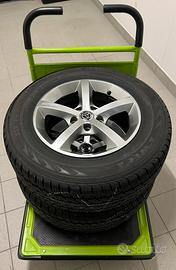 Cerchi e pneumatici Nokian 215 / 70 R16