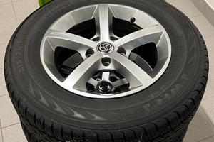 Cerchi e pneumatici Nokian 215 / 70 R16