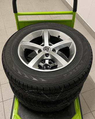 Cerchi e pneumatici Nokian 215 / 70 R16