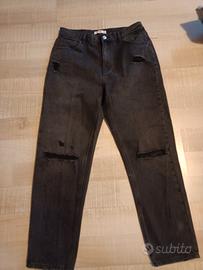Jeans neri larghi.