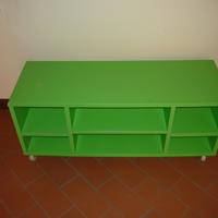 Porta TV in legno con rotelle