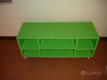 Porta TV in legno con rotelle