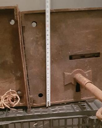 serratura antica in ferro con chiave originale