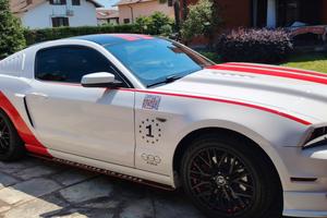 autoveicolo Ford Mustang