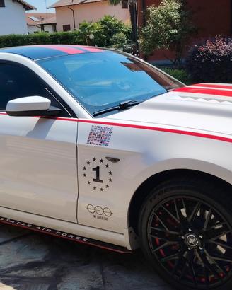 autoveicolo Ford Mustang