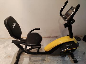 Cyclette Diadora con schienale.