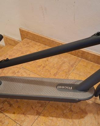 Monopattino elettrico Riceel R50