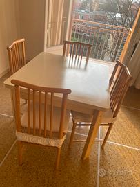 Tavolo con 4 sedie