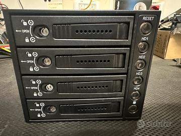 Backplane rack hot-swap a 4 alloggiamenti