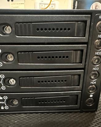 Backplane rack hot-swap a 4 alloggiamenti