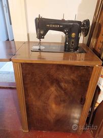 Macchina da cucire Singer con mobiletto