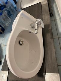 Bidet ideal standard sospeso con rubinetto