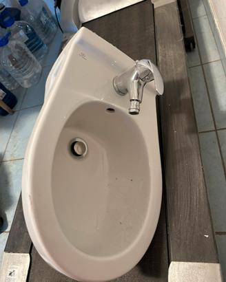 Bidet ideal standard sospeso con rubinetto