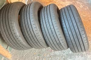 4 pneumatici Goodear