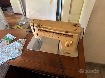 Macchina da cucire SINGER 518 con mobile
