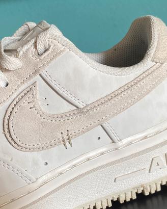 Nike Air Force 1 Luxe