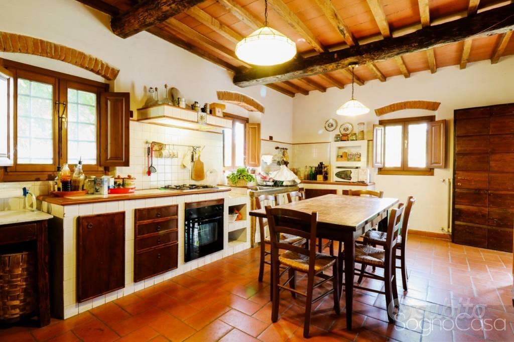 Rustico / Casale di 601 m² con più di 5 locali e p - Vista 5