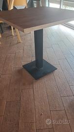 Tavolo in legno con piano in ghisa