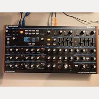 NOVATION PEAK (PRATICAMENTE NUOVA)