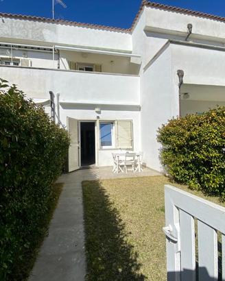VILLA A SCHIERA A ANZIO