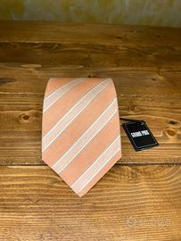 Cravatta Kiton nuova