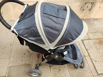 Passeggino Baby Jogger City Mini più parapioggia.