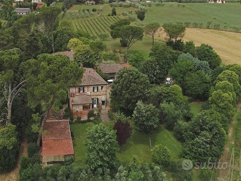 Rustico / Casale di 500 m² con più di 5 locali e b - Vista 5