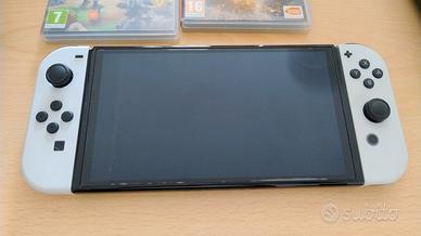 Nintendo Switch OLED + Pokemon Leggende Arceus 