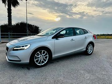 Volvo V40 d2 