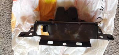 Peugeot 208 - serratura portellone posteriore