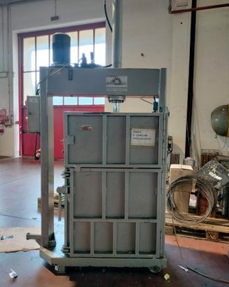 Pressa per carta e cartone